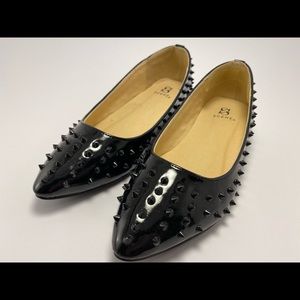 Scene by Shoe Dazzle Penny Spiked Flats